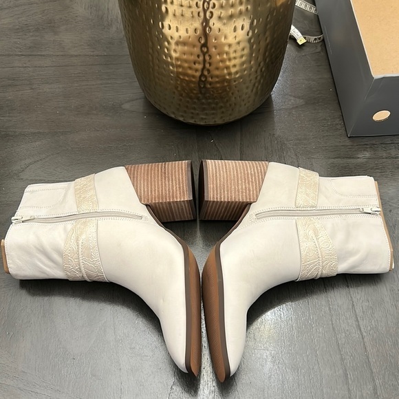 Womens Vionic Carnelia Cream - Picture 11 of 15